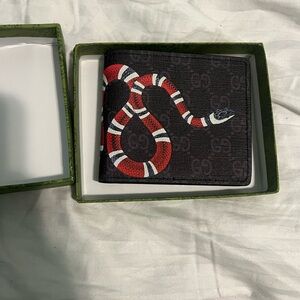 Black Snake Print Men's Bifold Wallet